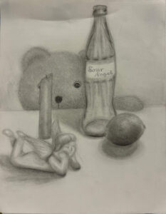 A drawing of a teddy bear, an apple and some other items.